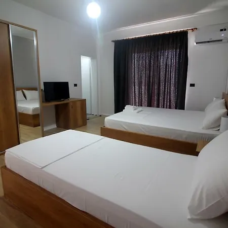 Hill's Hotel *