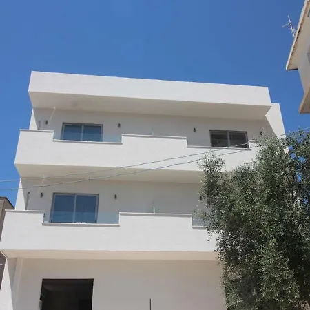 Hill's * Sarande