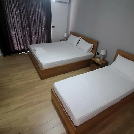 Hill's Hotel *
