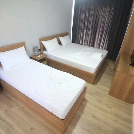 Hill's Hotel *